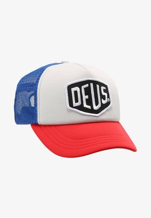 Cappellino con la parte frontale grigia, lati in rete blu e visiera rossa. Presenta un patch con il logo "DEUS" in bianco e nero sul davanti.