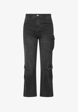 Czarne spodnie cargo wykonane z denimu, charakteryzujące się wysokim stanem, szerokimi nogawkami, dwoma bocznymi kieszeniami oraz gładką teksturą z lekko przetartym wykończeniem.