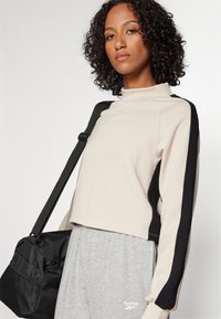 ONLY Play ONPKAM LIFE SHORT - Sweater - pumice stone/black