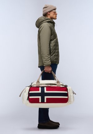 Borsa a tracolla con design della bandiera della Norvegia in rosso, bianco e blu, con manici e dettagli beige. Tessuto a trama, grande scomparto principale.