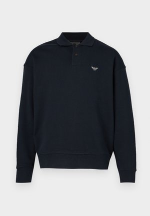 Felpa blu navy con design a collo, maniche lunghe, polsini a coste e un piccolo logo sul petto sinistro. Tessuto morbido al tatto.