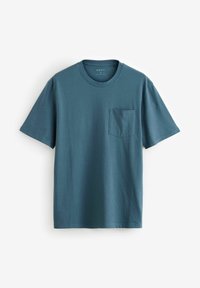 Kortärmad turkos t-shirt i bomull med rund halsringning och en bröstficka på vänster sida. Slät textur, avslappnad design.
