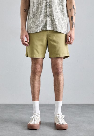 NN.07 GREGOR - Short - green