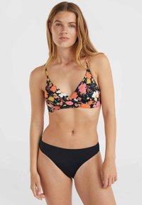 Ziedu bikini augšdaļa uz melna fona, ar oranžām, baltām un dzeltenām ziediem. Melnas bikini apakšdaļas ar gludu tekstūru un zemu jostasvietu.