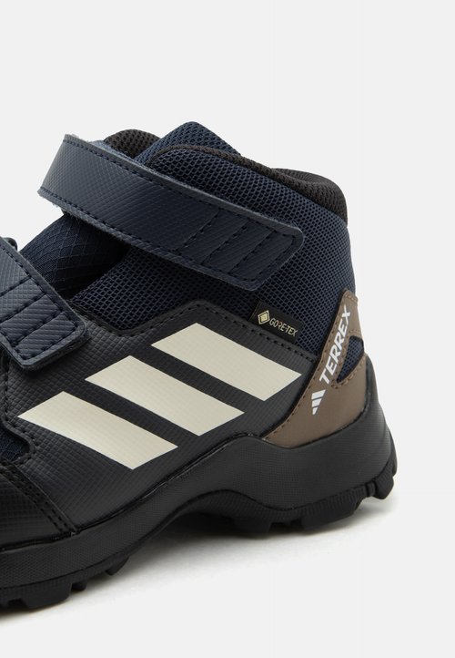 adidas TERREX SKYCHASER MID GTX CF K UNISEX - Hiking shoes - legend ink/white/khaki six — photo 6
