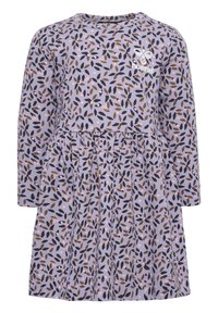 Långärmad lila klänning med mönster av blad i grönt, brunt och rosa. Slimmad bodice med en volangkjol. Reflekterande logotypdetalj på bröstet.