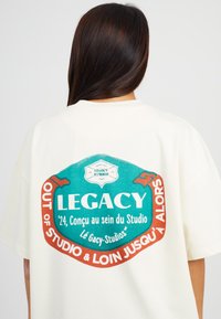 LEGACY STUDIOS UNISEX - Triko s potiskem - cream