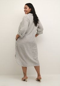 Kaffe Curve KCMILLE - Abito a camicia - chalk black stripe