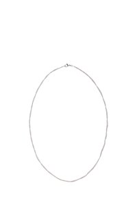 Stříbrný náhrdelník s řetízkem se protáhlými čl�ánky s různými texturami. Jednoduchý design s uzávěrem na sponu ve tvaru homáru.