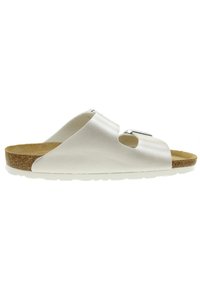 Sandalo scivoloso in pelle bianca con soletta in sughero, caratterizzato da un design aperto e due cinturini intagliati. Suola in gomma bianca solida.