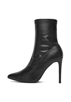 Gležnjarji z visoko peto - black