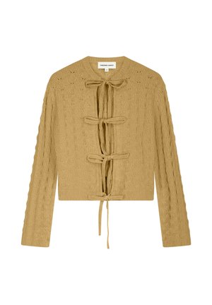 Lichtbruine gebreide cardigan met een getextureerd golfpatroon en vier voorstrikken, lange mouwen en geribde manchetten en zoom.