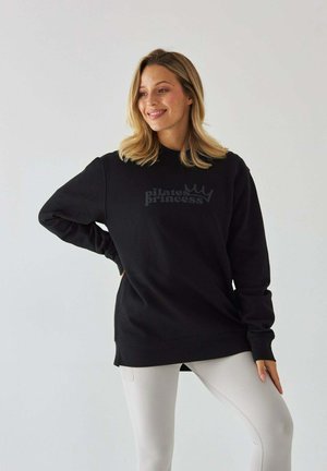 - Bluza