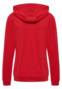 Rote Kapuzenjacke mit strukturiertem Stoff, verstellbarer Kapuze, langen Ärmeln und einem enganliegenden Saum. Keine sichtbaren Logos oder Verzierungen.