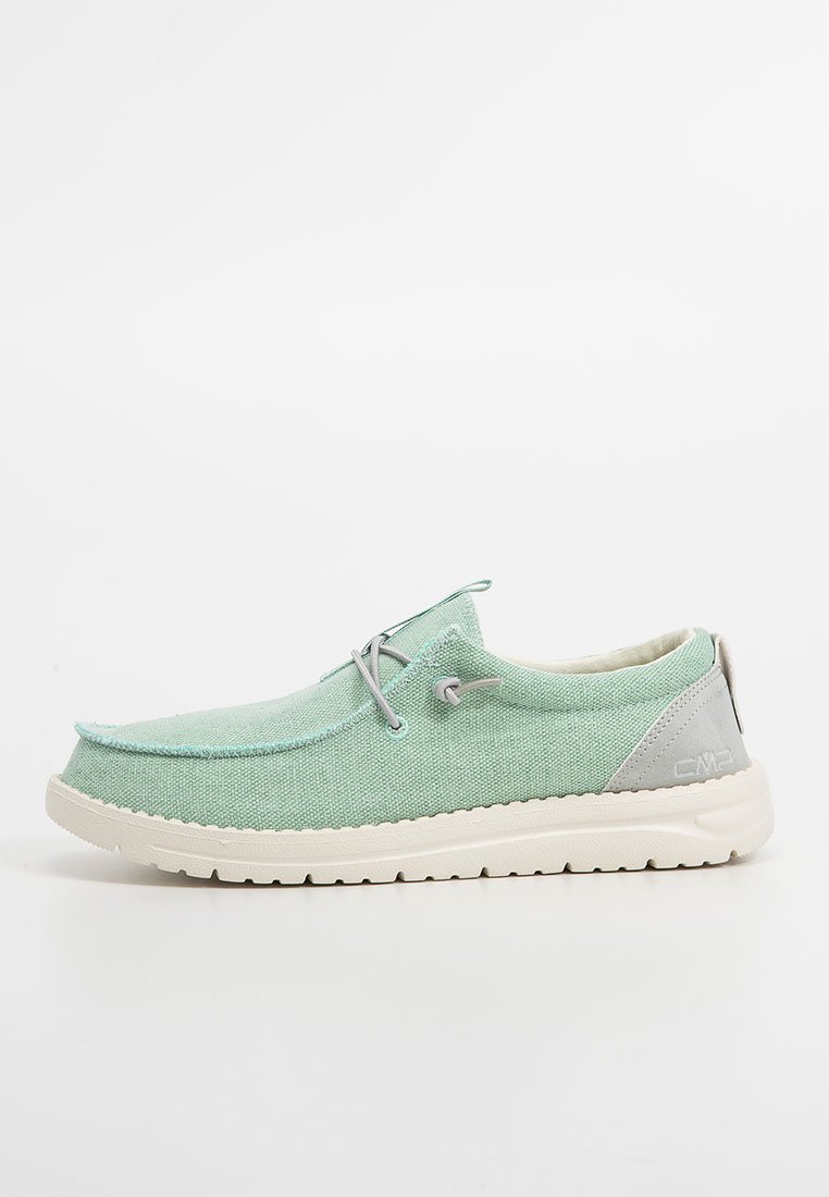 Scarpa in tela verde chiaro con punta rotonda, accento grigio sul tallone e suola in gomma bianca. Caratterizzata da un semplice design con lacci e dettagli di cucitura.