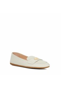 Lederloafers in hellbeige mit einer leicht strukturierten Oberfläche. Mit abgerundetem Zehenbereich und einer goldenen Verzierung auf dem Obermaterial. Gummisohle.