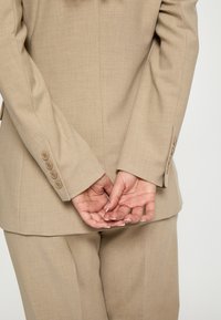 Minus WELMA - Bleizeris - sand gray