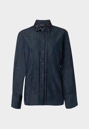 Cămașă din denim închis la culoare, cu nasturi și mâneci lungi, având un guler texturat negru, împodobit, și închidere frontală cu nasturi.