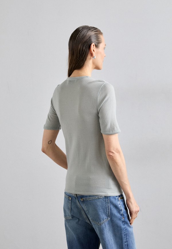 MAE  - Basic T-shirt3