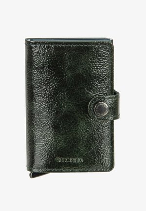 Portafoglio compatto in pelle verde scuro con texture, chiusura a scatto e logo "SECRID" impresso sul davanti.