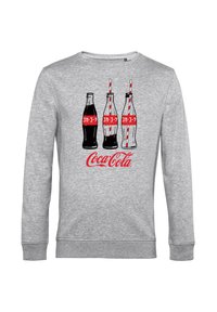 Felpa grigia con colletto tondo che presenta tre bottiglie di Coca-Cola vintage con accenti rossi e cannucci strisce, e il logo Coca-Cola in rosso.