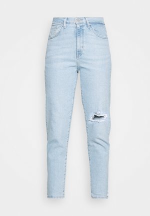 Vaqueros de denim azul claro de cintura alta, ajustados, con bolsillos frontales y detalle de rodilla desgastada. Textura suave con un aspecto envejecido.