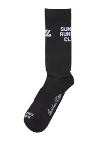 Czarna skarpetka o gładkiej teksturze, z prążkowanym mankietem i nadrukowanym białym tekstem "SUN RUN" oraz "COTTON" w okolicy palców.