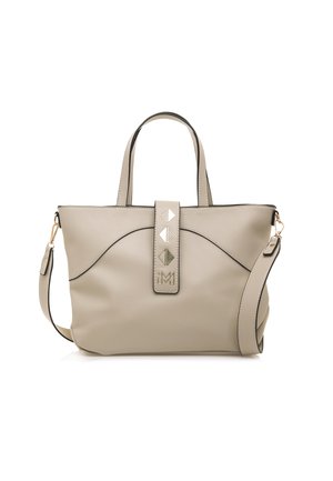 Bolso tote beige hecho de material sintético texturizado. Cuenta con dos asas superiores, una correa desmontable y un detalle decorativo en la herrajes.