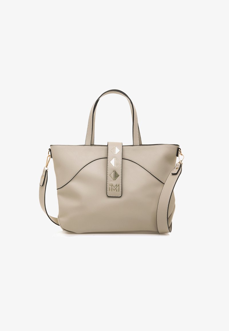 Borsa a tote beige realizzata in materiale sintetico texture. Presenta due manici superiori, una tracolla rimovibile e un accento decorativo in metallo.