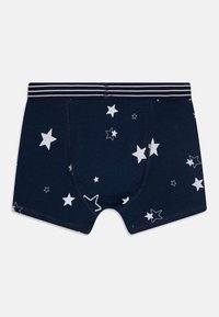 Marineblå boksershorts laget av bomull, med hvite stjernemønstre og en stripete elastisk midje. Glatt tekstur med en tettsittende design.