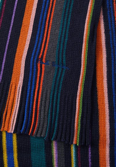 Maglione lavorato a maglia con strisce verticali in vari colori, tra cui blu navy, arancione, verde e viola. Texture a coste e dettagli ricamati visibili.