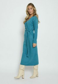 Desires ETAL LONG SLEEVE MIDI WRAP  - Svetríkové šaty - cystal teal melange