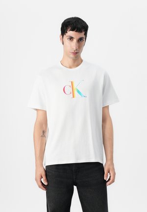PRIDE25 GRAPHIC TEE UNISEX - Print T-shirt - brilliant white