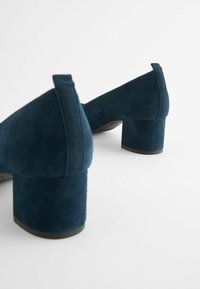 Next FOREVER COMFORT LOW BLOCK REGULAR WIDE FIT - Pumps - navy