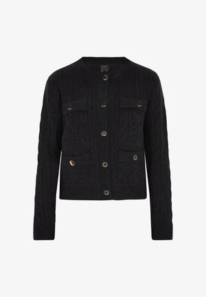 Črn pleten kardigan z vzorcem pletenice, okroglo izrezano ovratnik, sprednje zapiranje s gumbi in dvema žepoma na prsih. Okrasni gumbi v srebrni barvi.