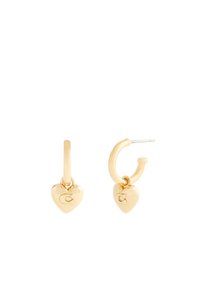 Pendientes de aro de oro con pequeños charms en forma de corazón y un sutil grabado. Superficie suave y pulida con un acabado brillante.