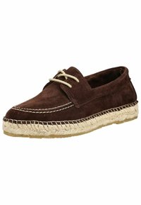 Mocassino in pelle scamosciata marrone con lacci beige e suola in corda intrecciata, con cuciture bianche lungo il bordo superiore.