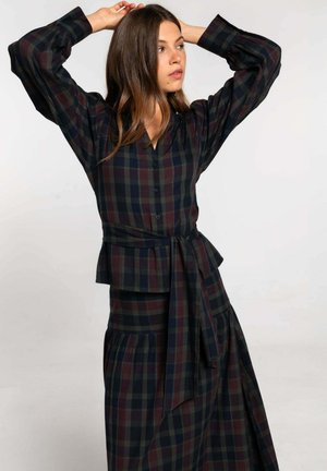 DE CUADROS CON ESCOTE PICO - Blusa - estampado