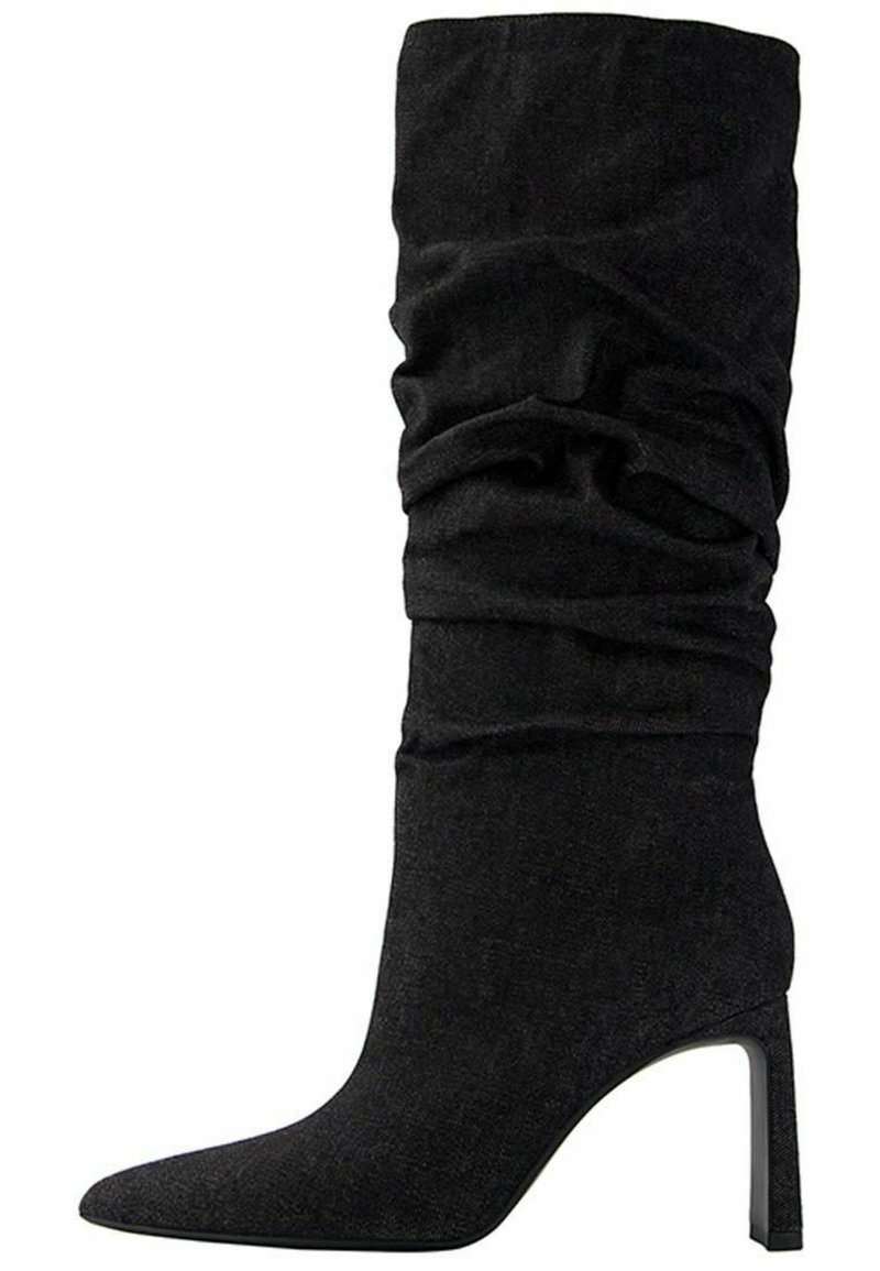 Botte en daim noire mi-mollet décontractée avec bout pointu et talon aigu slim.