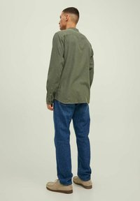 Jack & Jones JJEBAND MELANGE  L/S AU22 SN - Shirt - rosin