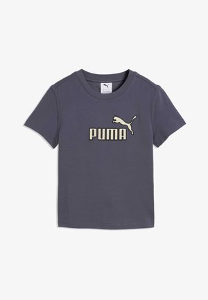 Mørkegrå kortærmet børne-T-shirt med rund hals og hvid Puma-logo og tekst placeret midt på brystet.