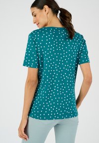 Damart COL TUNISIEN - Camiseta estampada - vert pois