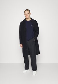 Les Deux DIEGO - T-shirt básica - dark navy/ivory