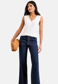 Love & Roses REGULAR FIT V NECK - Tops - white