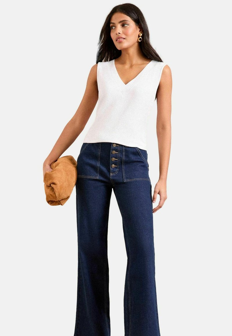 Love & Roses REGULAR FIT V NECK - Tops - white