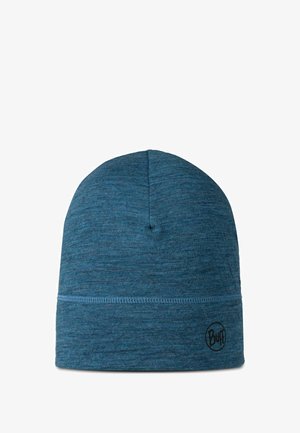 Blauer Melange-Beanie aus weichem, dehnbarem Stoff, mit enger Passform und einem dezenten Logoakzent am unteren Rand.