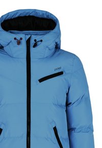 Helle blaue Daunenjacke mit Kapuze, ausgestattet mit schwarzen Reißverschlüssen, einer mit Reißverschluss versehenen Brusttasche und verstellbaren Kordeln an der Kapuze.