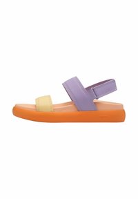 Unselected, lilac comb