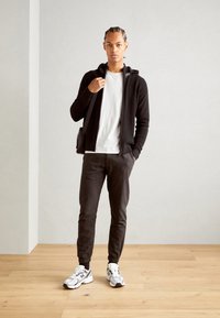 INDICODE JEANS Strickjacke - black