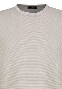 Hellgrauer, strukturiertes Sweatshirt mit rundem Ausschnitt. Verfügt über ein geripptes Strickmuster und ein Etikett mit der Aufschrift "Sublevel, Größe M."